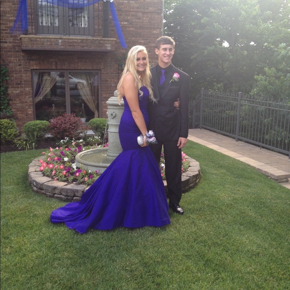 Mac Duggal Gown Size 10 - Picture 5 of 5